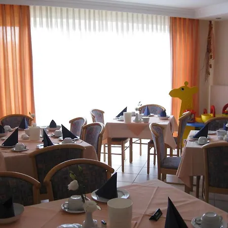 Heike Garni 3*